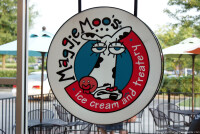 Maggie moos icecream treatery